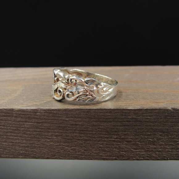 Size 8 Sterling Silver Diamond Cut Rustic Floral Band Ring Vintage - Picture 2 of 9